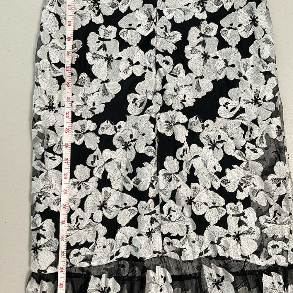 Nicole Miller Black/White Formal Embroidered Floral Beaded Floor-Length - US 6 - Picture 9 of 16